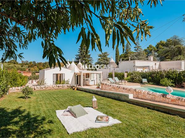 Tradizionali Trulli e Lamia pugliese con piscina