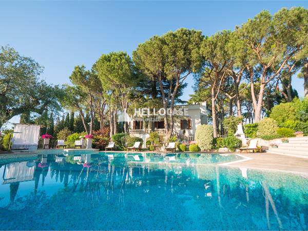 Villa di lusso con piscina privata in Puglia