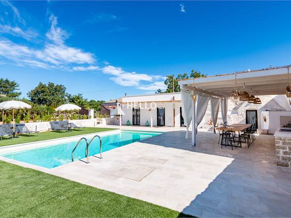 Villa con trullo e piscina – Martina Franca