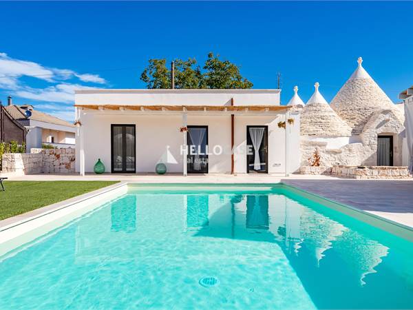 Villa con trullo e piscina – Martina Franca