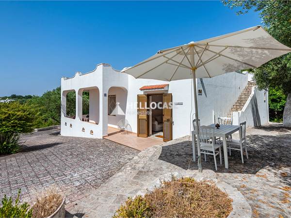 Villino ristrutturato con trullo, terreno e possibilità di piscina!